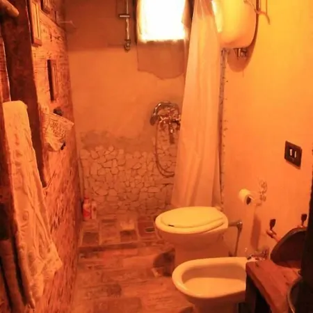 Casa Hobbit * Гуальдо-Тадино